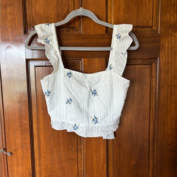 KIRIOUS LOS ANGELES Tops - Kirious White Floral Eyelet Ruffle Strap Crop Top Size Medium